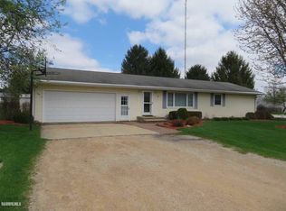 98 W Magnolia St, Forreston, IL 61030