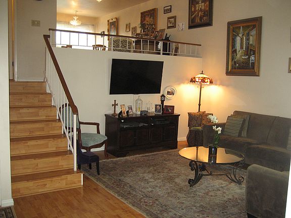 4th image of 1711 Grismer Ave APT 87