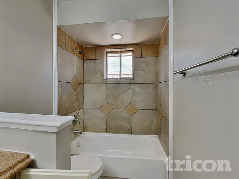 4427 Oakside Dr — Photo 15