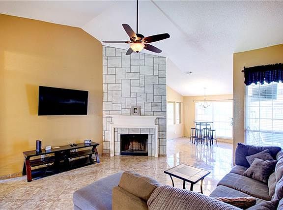 3rd image of 208 Seegers Dr