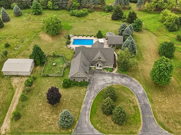 W287N8810 Center Oak ROAD, Hartland, WI 53029