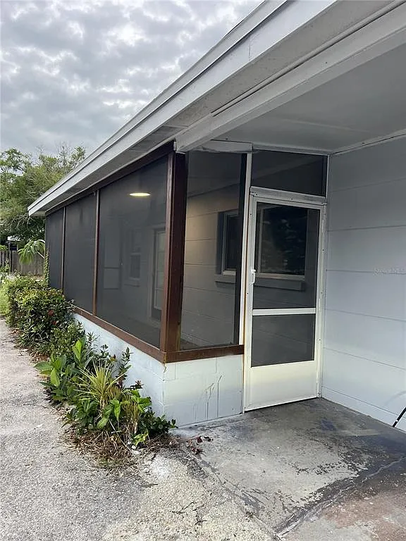 2 bed, 1.0 bath, 880 sqft, $1,600 — Photo 1