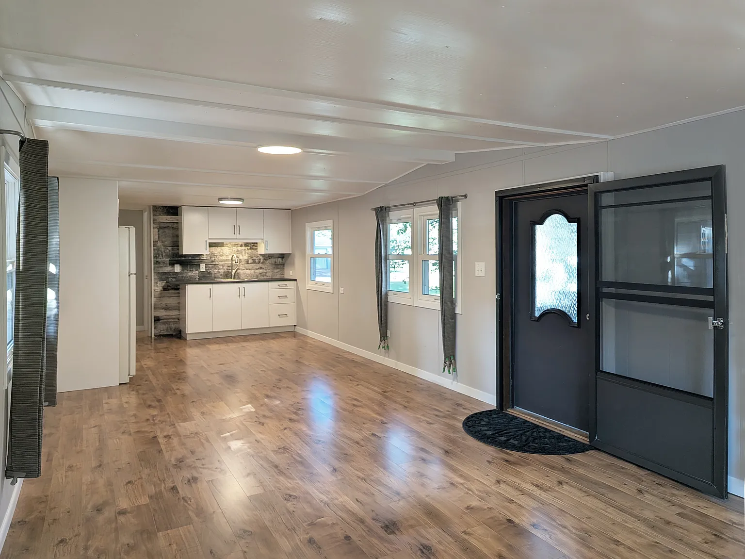 1 bed, $1,300 — Photo 2