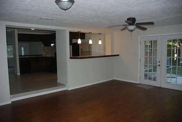 2206 W 21st St — Photo 4