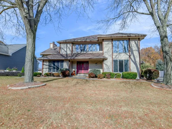 5888 Schumann Dr, Fitchburg, WI 53711