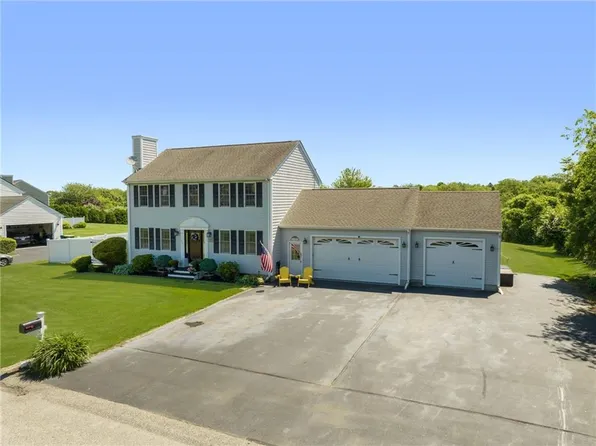 158 Soares Dr, Portsmouth, RI 02871