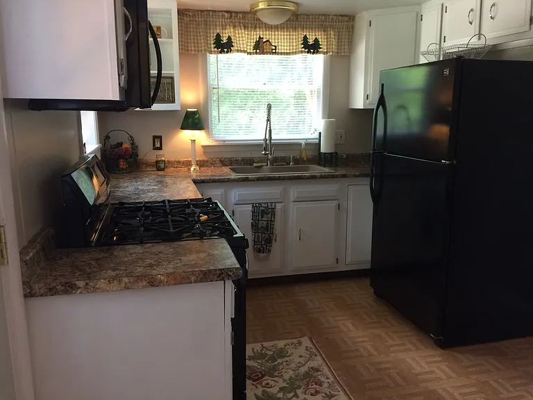 718 Three Oaks Rd — Photo 6