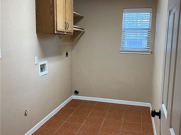 5th image of 2403 Merle Dr