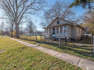 524 Fernwood Dr, Monroe, MI 48161