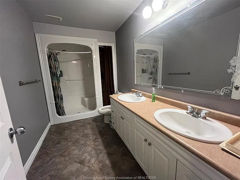 1161 Jefferson Blvd — Photo 10