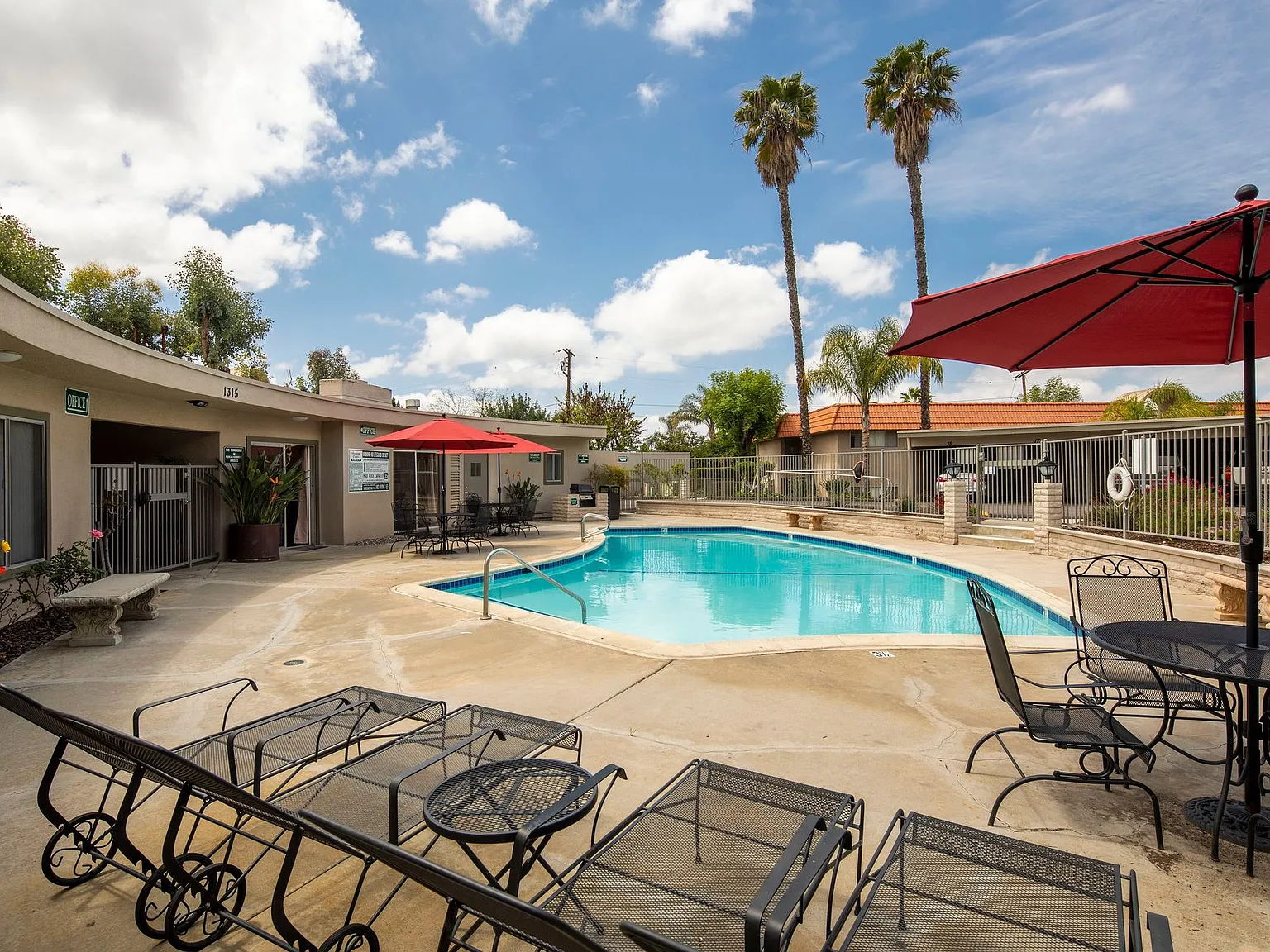 Fountain Estates Apartments — Photo 1