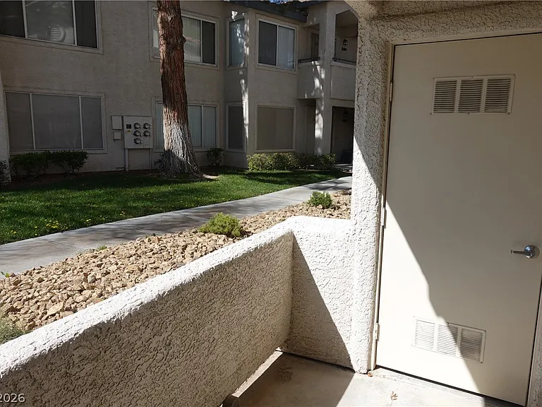 3131 Key Largo Dr #101 — Photo 35