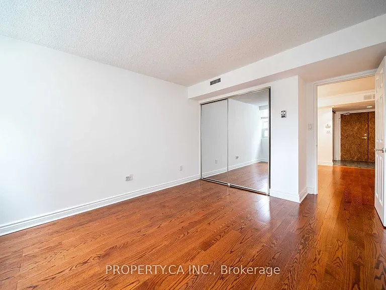 71 Charles St E #402 — Photo 17