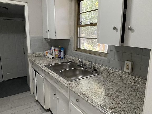 4th image of 1384 Pullen Rd
