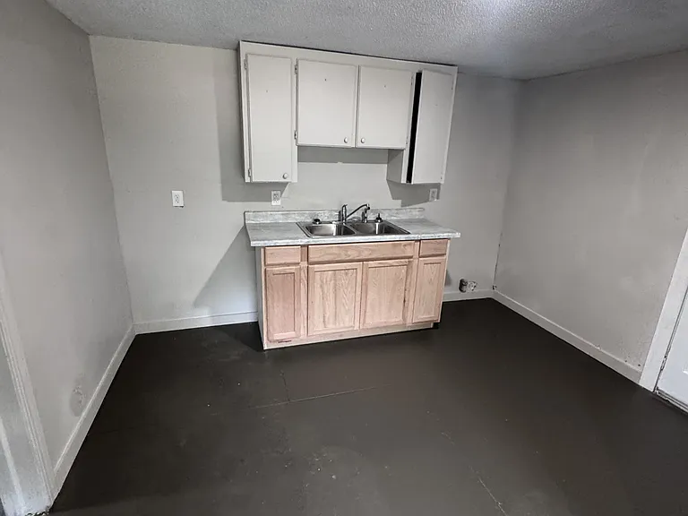 632 Taggart Ave — Photo 2