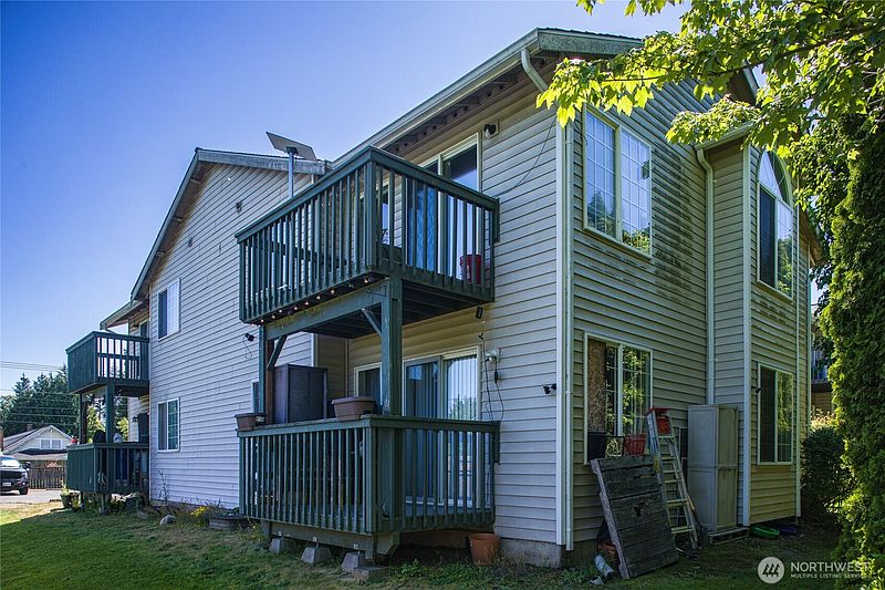 4th image of 2340 Main Street