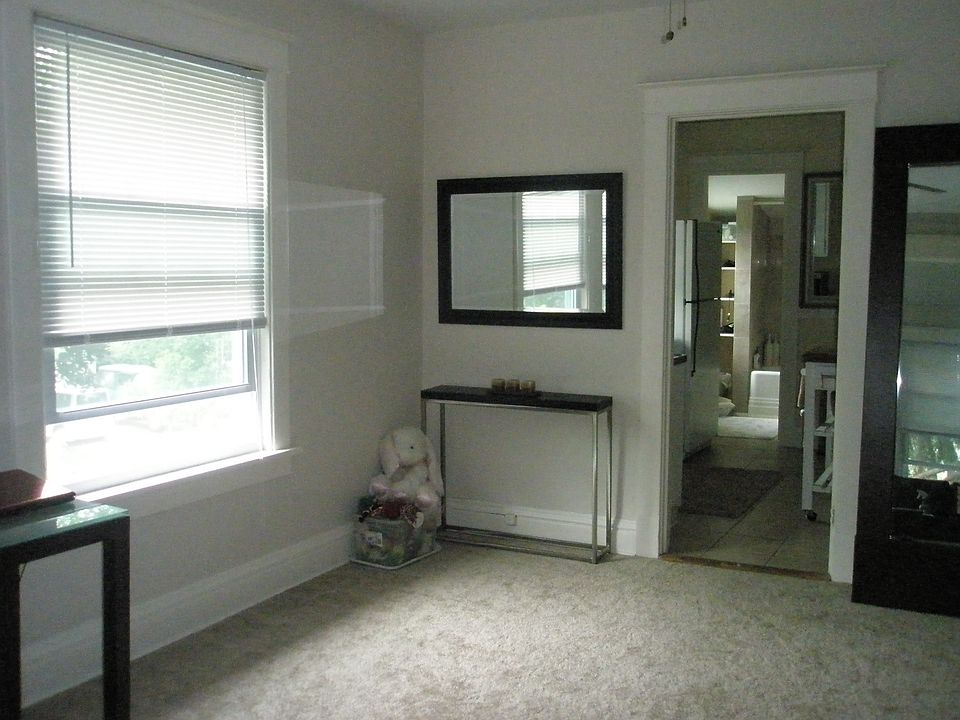1st image of 102 Woodlawn St