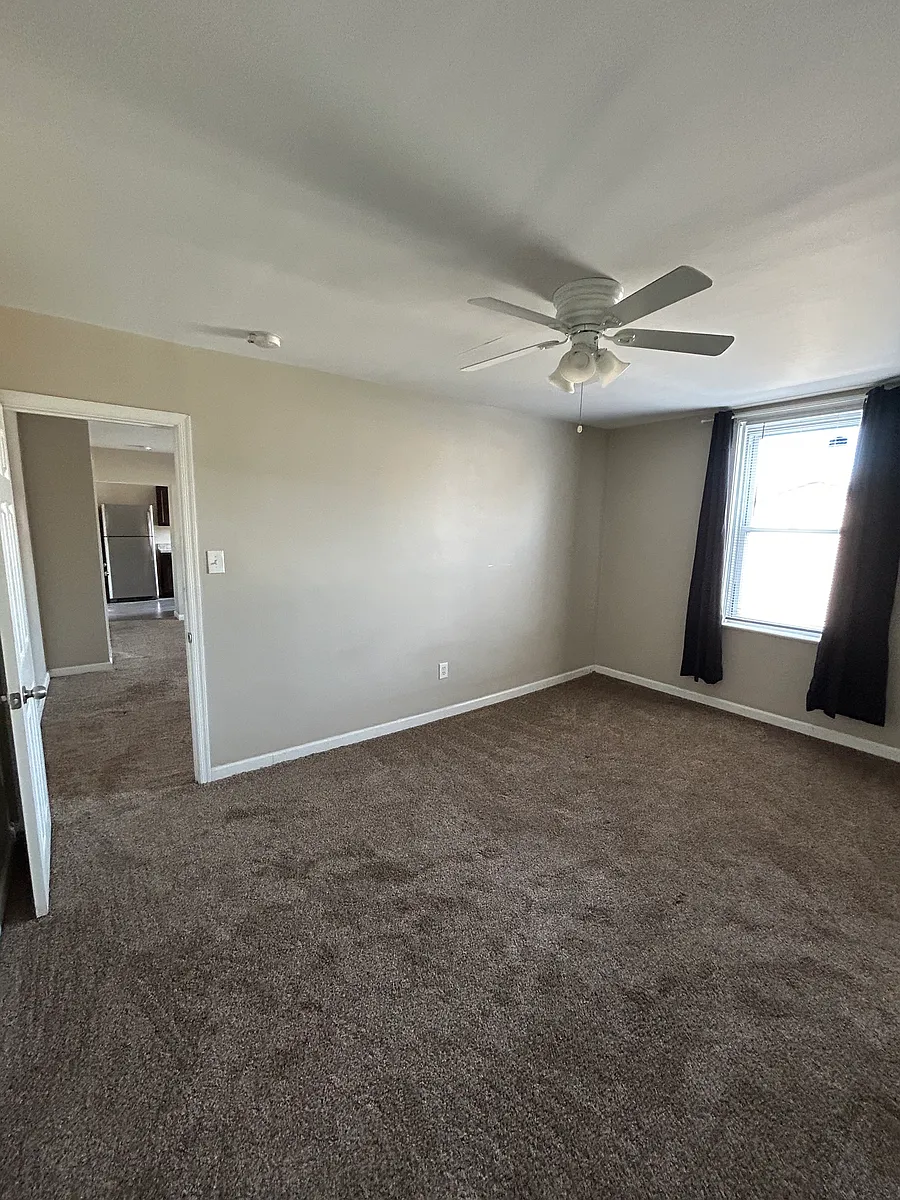 Building Photo - 1009 Lincoln Ave #D