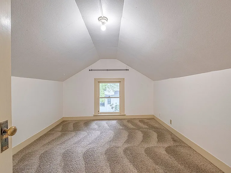623 E Main St — Photo 26