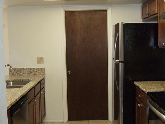 4th image of 122 NE 16th Pl APT 1