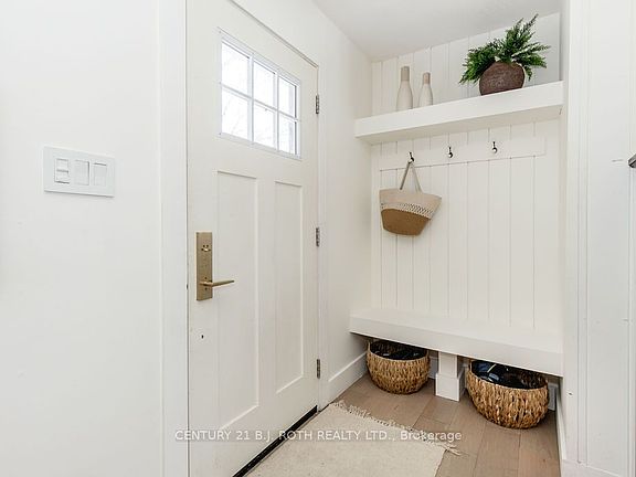 3rd image of 7845 Yonge St