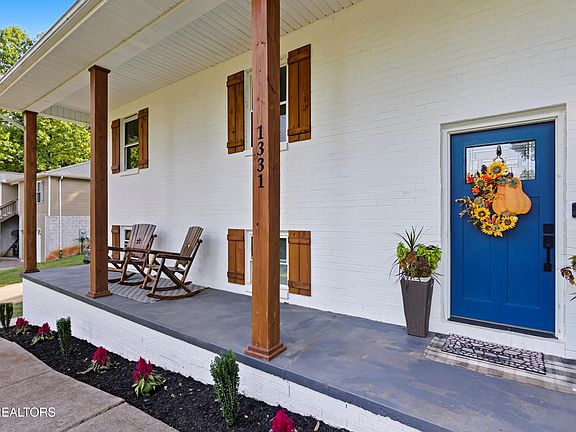 4th image of 1331 Woodside Park Dr