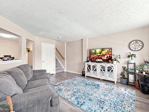 3rd image of 5305 Regal Ct