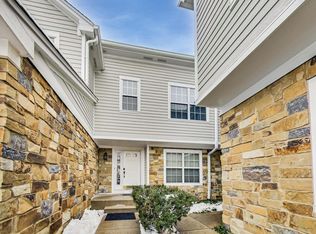 882 Ann Arbor Ln, Vernon Hills, IL 60061