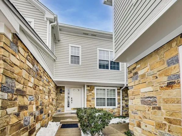 882 Ann Arbor Ln, Vernon Hills, IL 60061