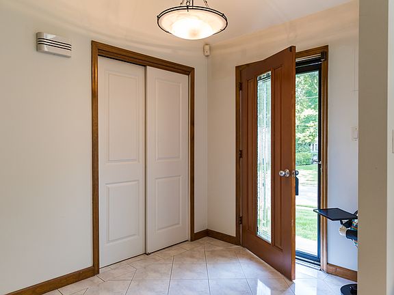 Foyer.