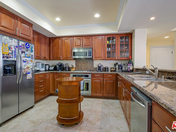 4th image of 4237 N Longridge Ave #302