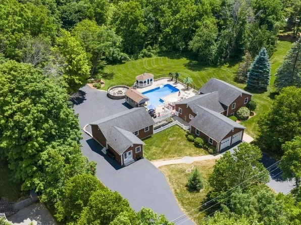 4 Fern Ave, Amesbury, MA 01913