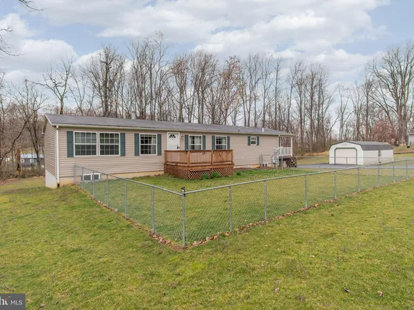 22 Emerald Dr, Falling Waters, WV 25419