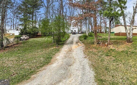 5th image of 217 Robin Rd