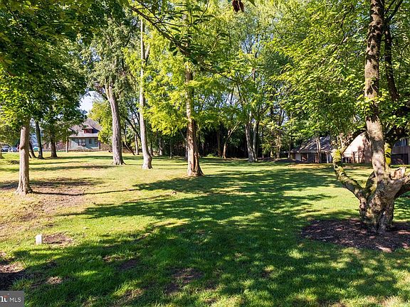 4th image of 3025 W School House Ln