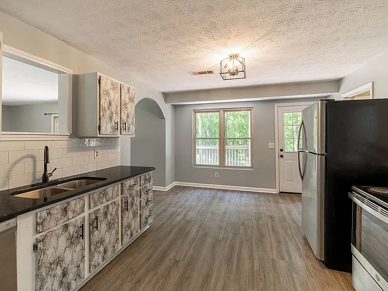 303 Brown Bridge Rd — Photo 13