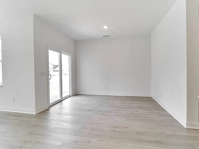 422 Eisenhower St — Photo 12