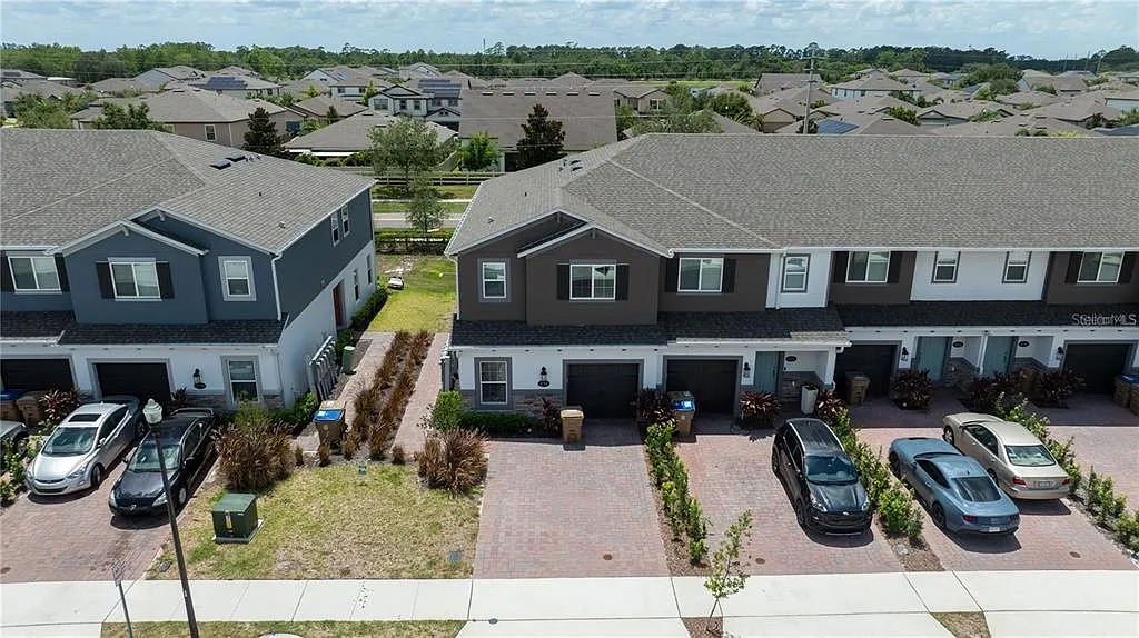 4 bed, 3.0 bath, 1769 sqft, $2,350 — Photo 1