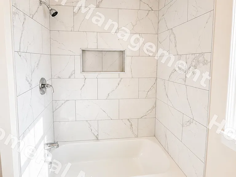 2416 Fowler Ave — Photo 5