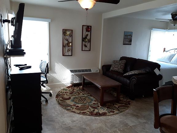 3rd image of 393 Richmond Rd