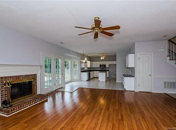 3rd image of 12401 Landing Green Dr