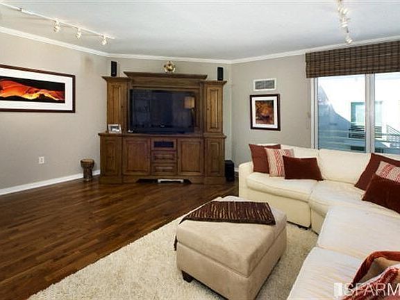 4th image of 555 4th St Unit 910
