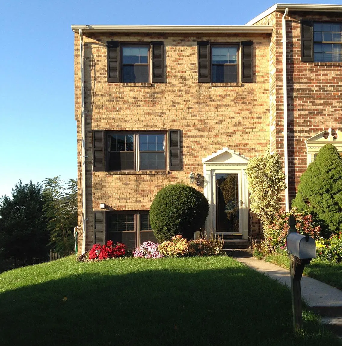3 bed, 2.5 bath, 1440 sqft, $2,600 — Photo 1