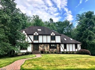 163 Cottage Pl W, Gillette, NJ 07933