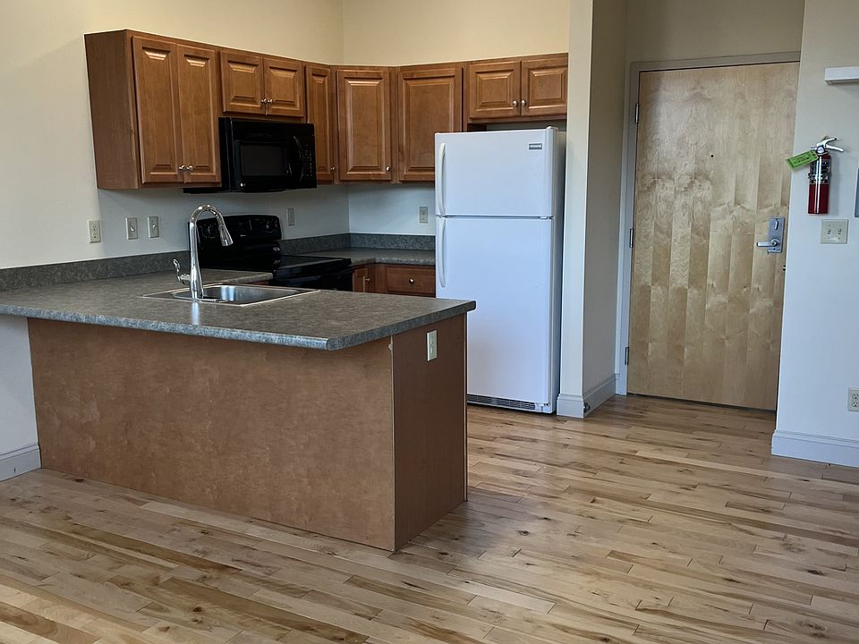 1st image of 191 College St APT 214