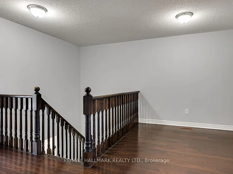 33 Tomabrook Cres — Photo 14