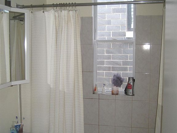 2nd image of 1923 N Wolcott Ave #2