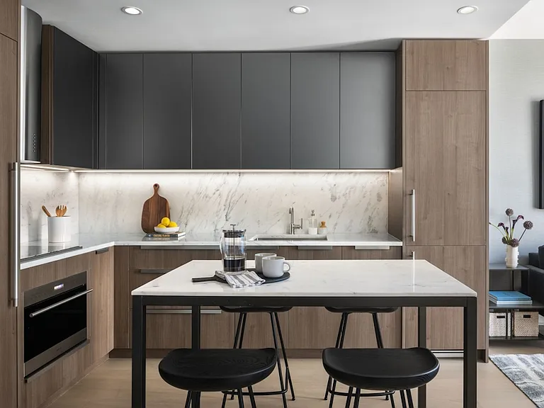455 10th Ave #27L — Photo 3