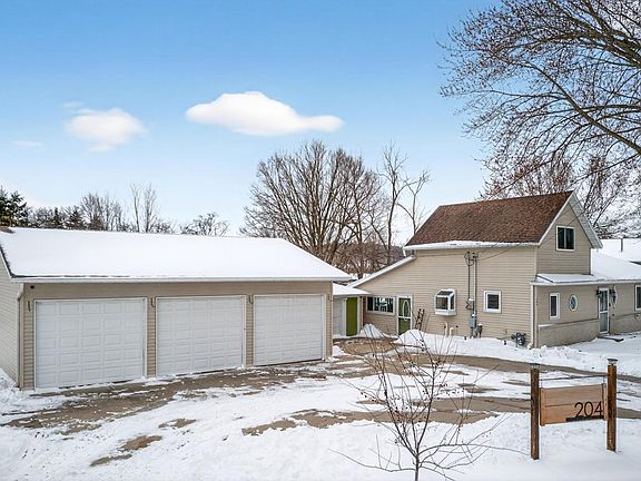 2nd image of 204 6th St SW