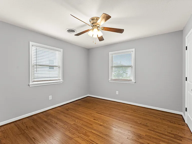 104 N Oak Ave — Photo 10